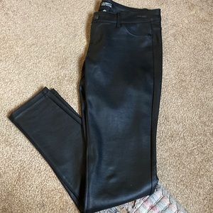 Jeans (“faux leather”)